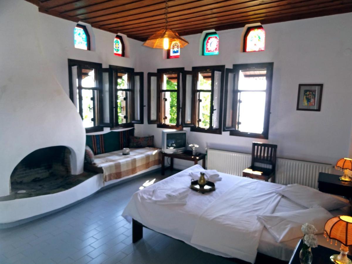 Hotel Vrionis Áyios Dhimítrios Exteriör bild